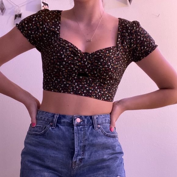 Adorable Crop Top - Picture 4 of 4